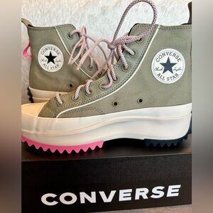 NEW Limited Edition Converse Run Star Platform Size US 9